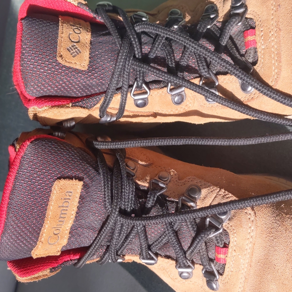 Columbia Waterproof hiking boots, size 7,